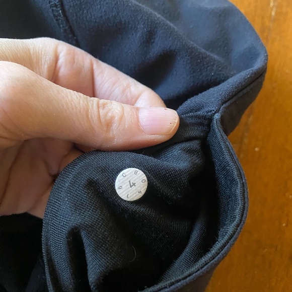 Lululemon Wunder Under Black leggings in size 4 - Picture 4 of 5